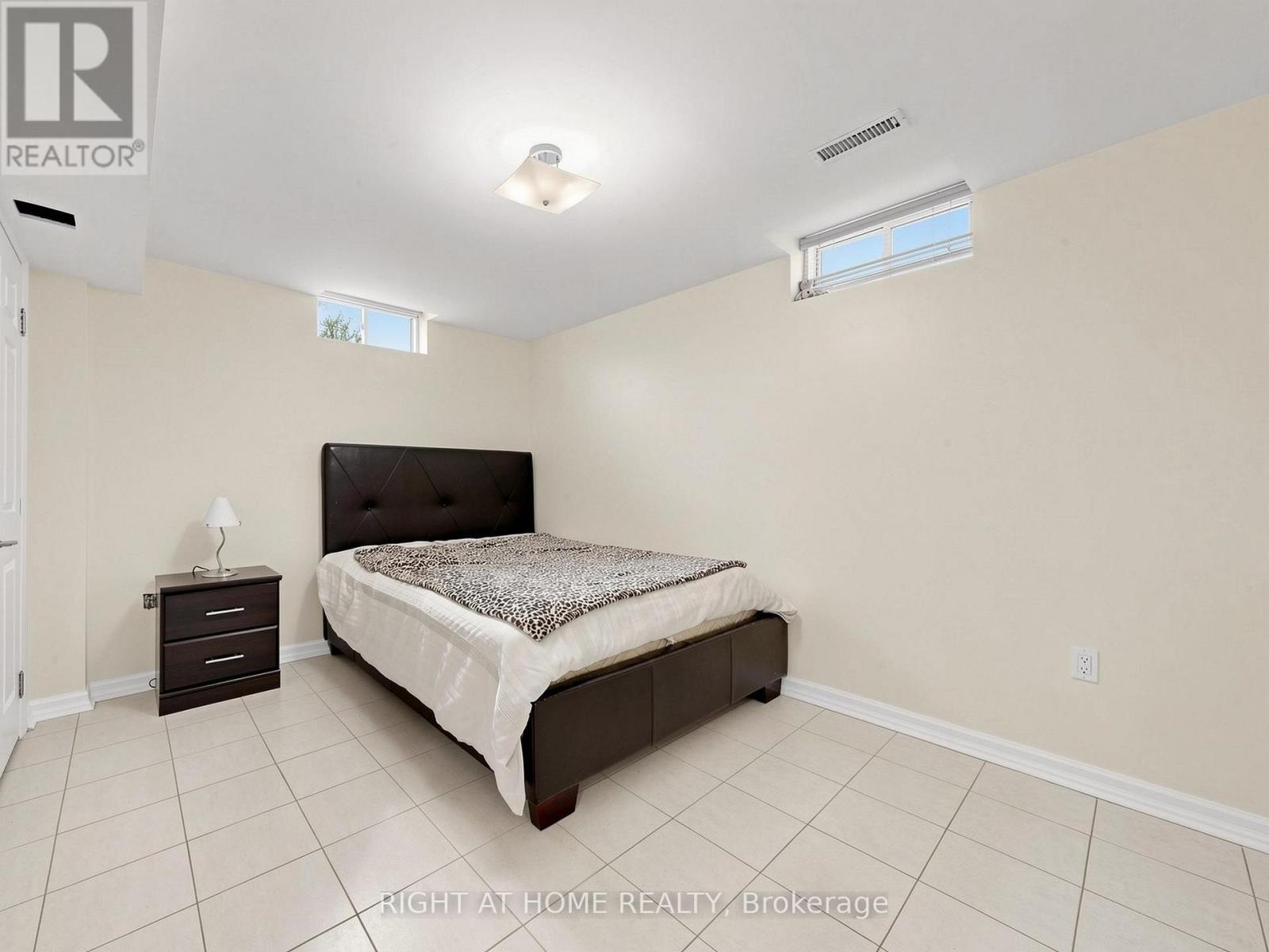27 Crimson Court, Richmond Hill, Ontario  L4C 0J5 - Photo 34 - N13216736