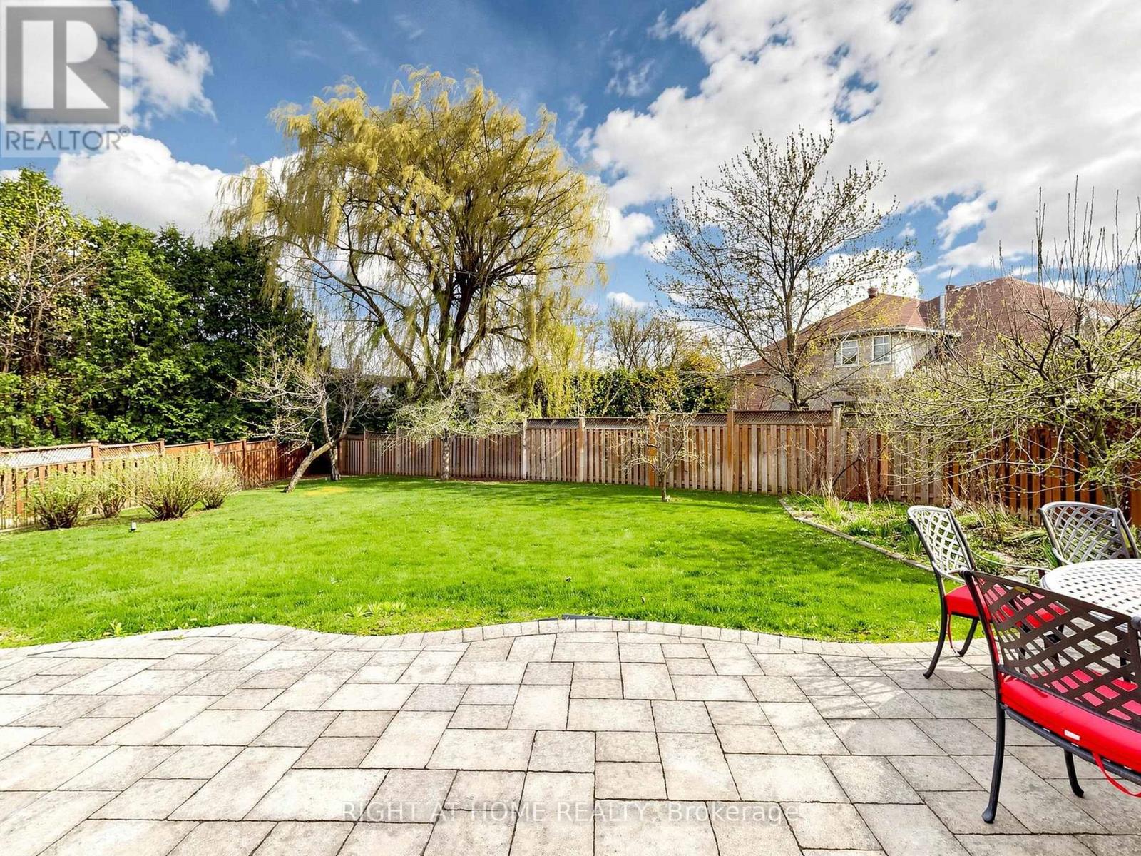 27 Crimson Court, Richmond Hill, Ontario  L4C 0J5 - Photo 43 - N13216736