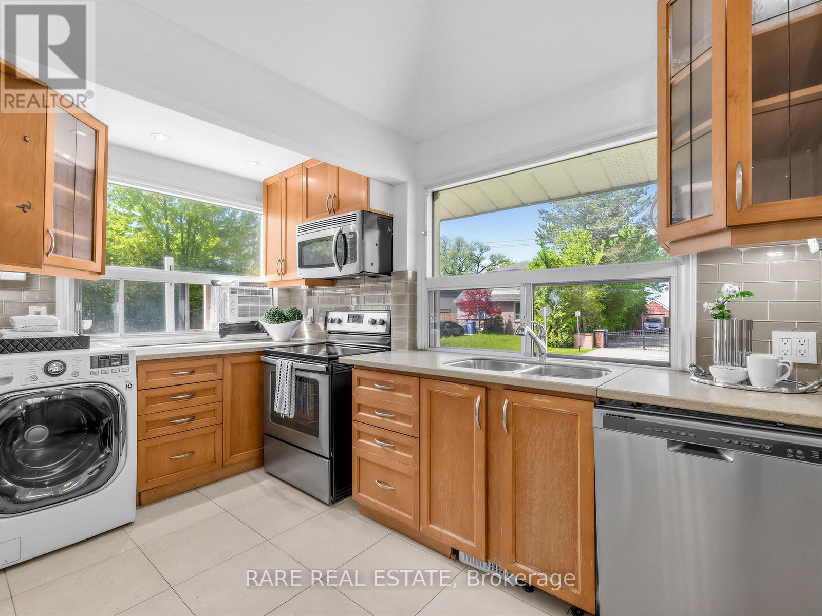 205 Beach Road, Georgina, Ontario  L4P 2L8 - Photo 13 - N13216798