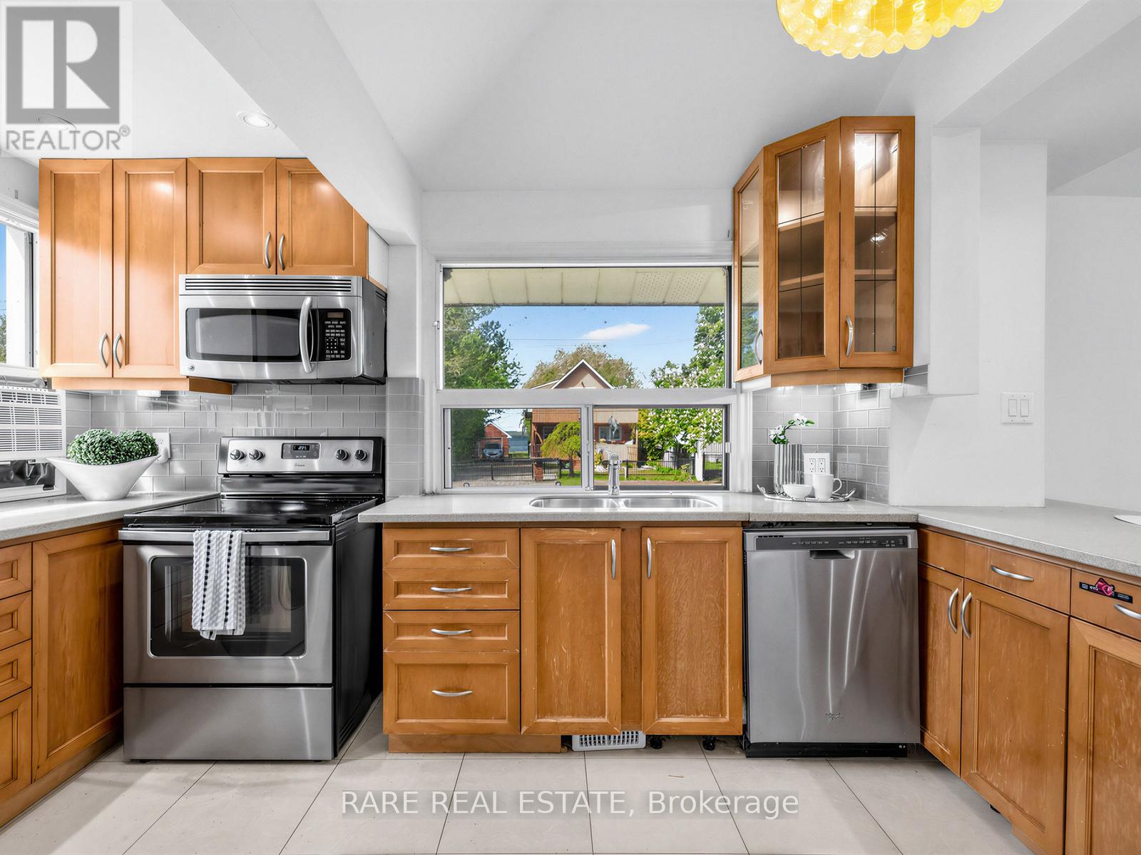 205 Beach Road, Georgina, Ontario  L4P 2L8 - Photo 14 - N13216798