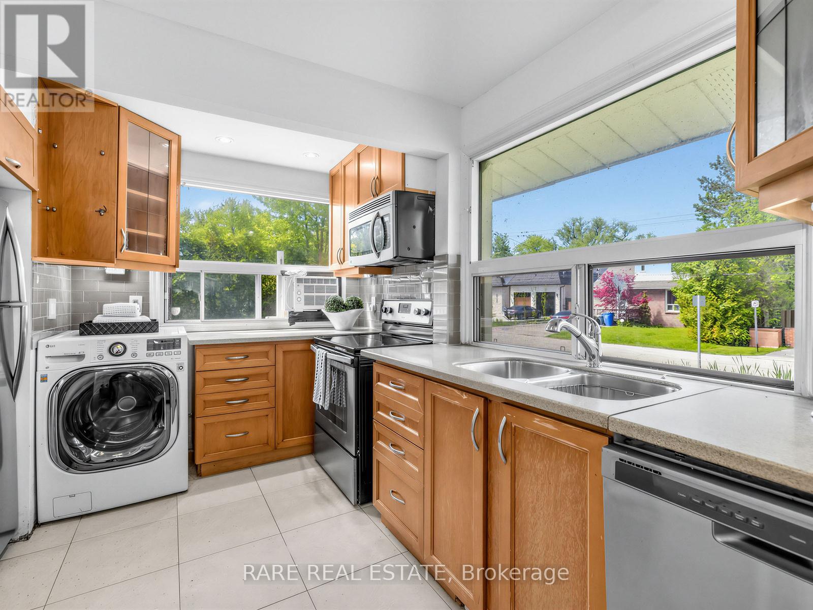 205 Beach Road, Georgina, Ontario  L4P 2L8 - Photo 16 - N13216798