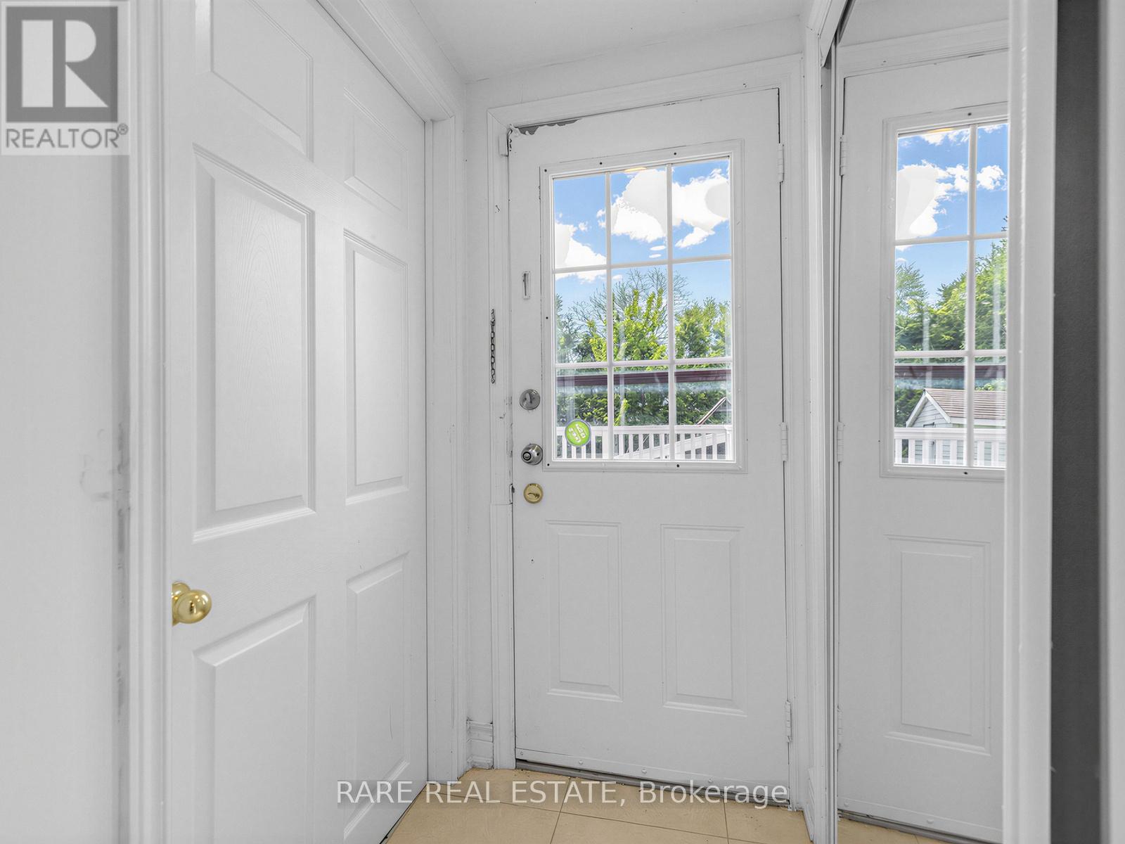 205 Beach Road, Georgina, Ontario  L4P 2L8 - Photo 19 - N13216798