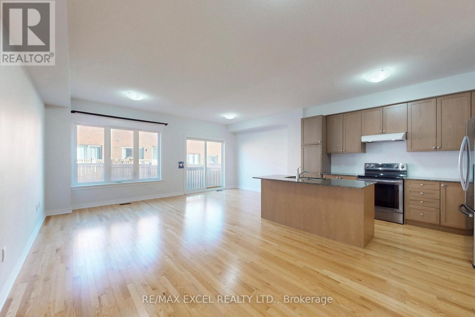 14 Twinflower Lane, Richmond Hill, Ontario  L4E 1E7 - Photo 3 - N13216840