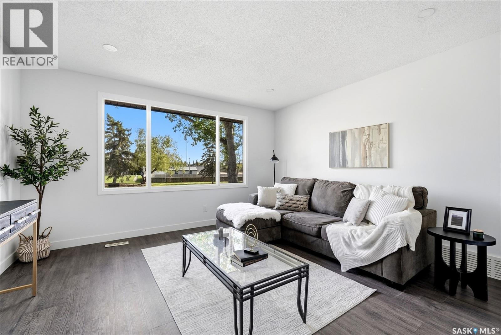 127 Mackenzie Way, Regina, Saskatchewan  S4N 5M9 - Photo 1 - SK037644