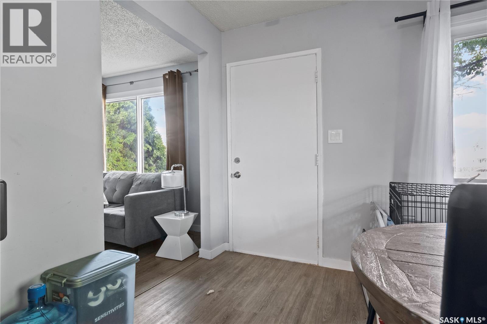 18 Hyland Crescent, Regina, Saskatchewan  S4R 7P3 - Photo 4 - SK037631