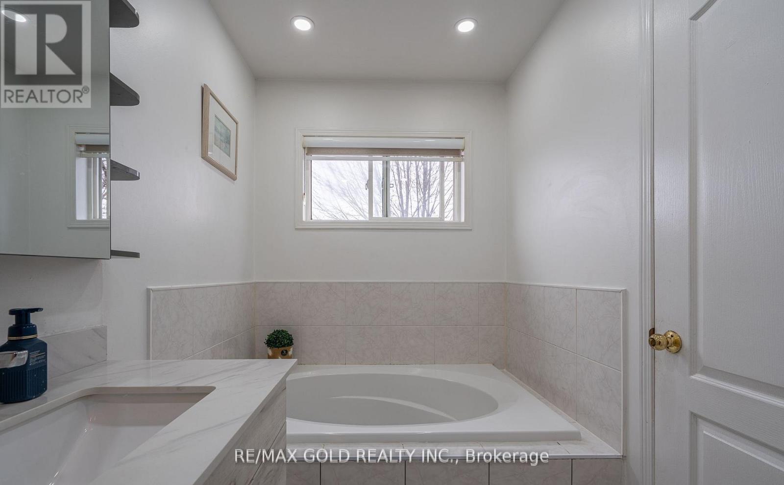 102 Bunchberry Way, Brampton, Ontario  L6R 2E8 - Photo 18 - W13216766