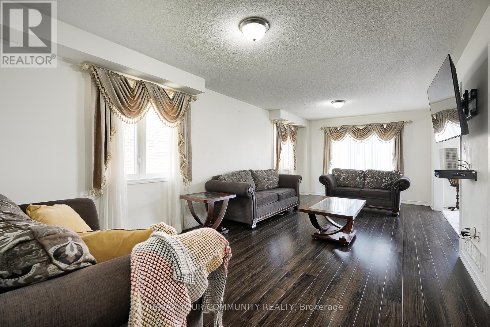 66 Heritage Street, Bradford West Gwillimbury, Ontario  L3Z 0X4 - Photo 6 - N13137498