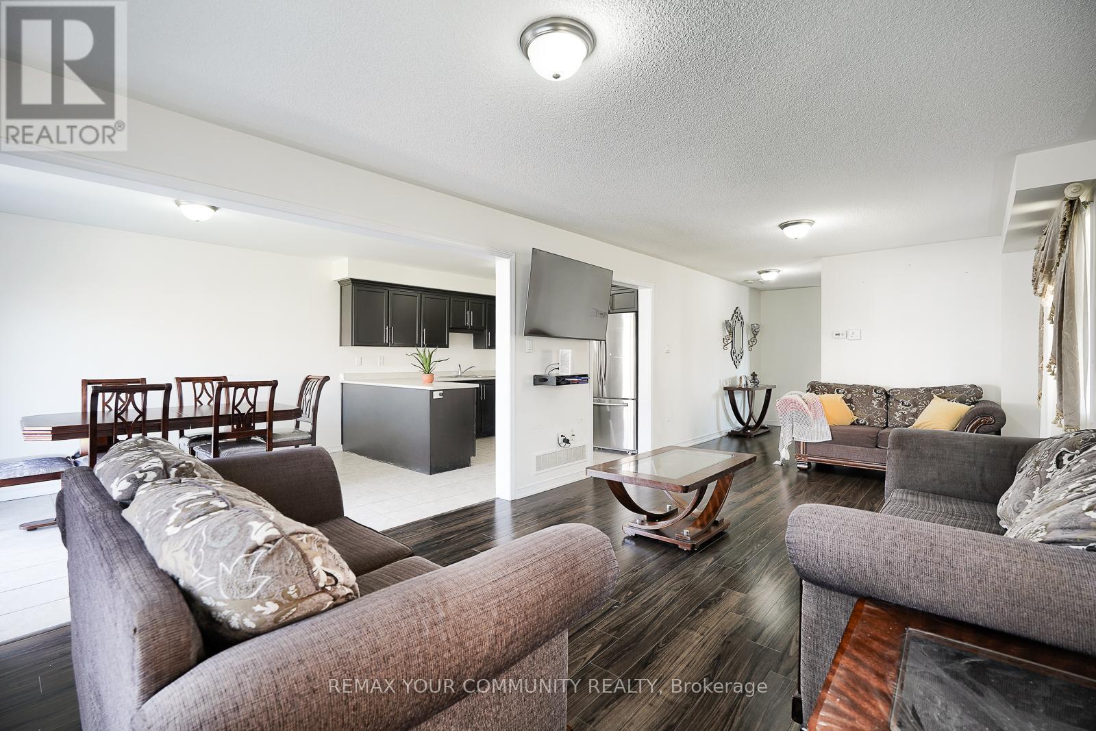 66 Heritage Street, Bradford West Gwillimbury, Ontario  L3Z 0X4 - Photo 8 - N13137498