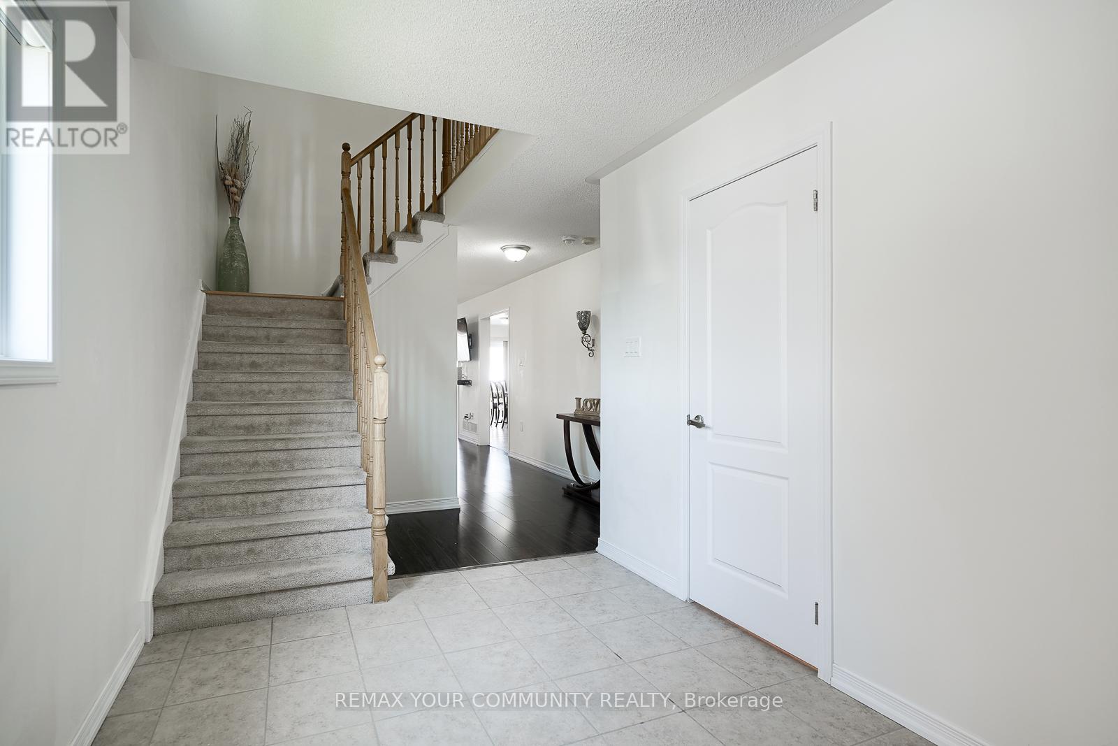 66 Heritage Street, Bradford West Gwillimbury, Ontario  L3Z 0X4 - Photo 5 - N13137498