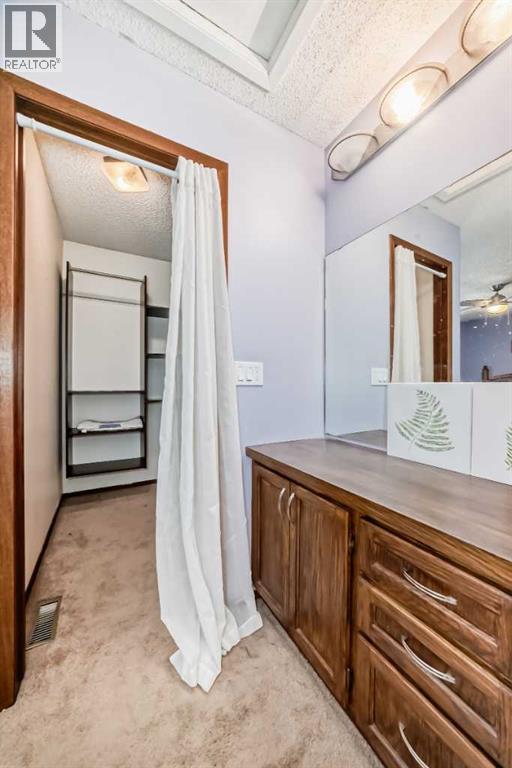 216 Hawkwood Boulevard Nw, Calgary, Alberta  T3G 3E8 - Photo 22 - A2307221