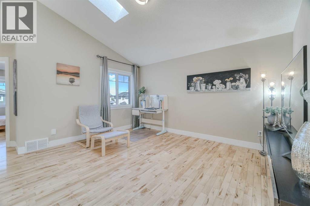 100 Royal Birch Crescent Nw, Calgary, Alberta  T3G 5N8 - Photo 25 - A2313207