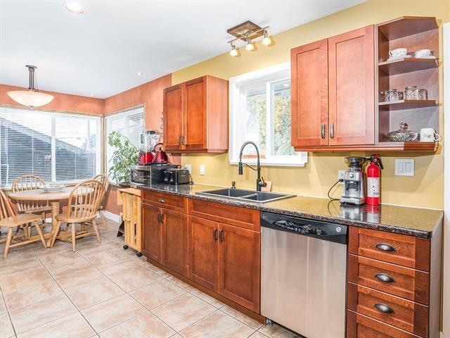 11719 75a Avenue, Delta, British Columbia  V4C 1J6 - Photo 3 - R3127621