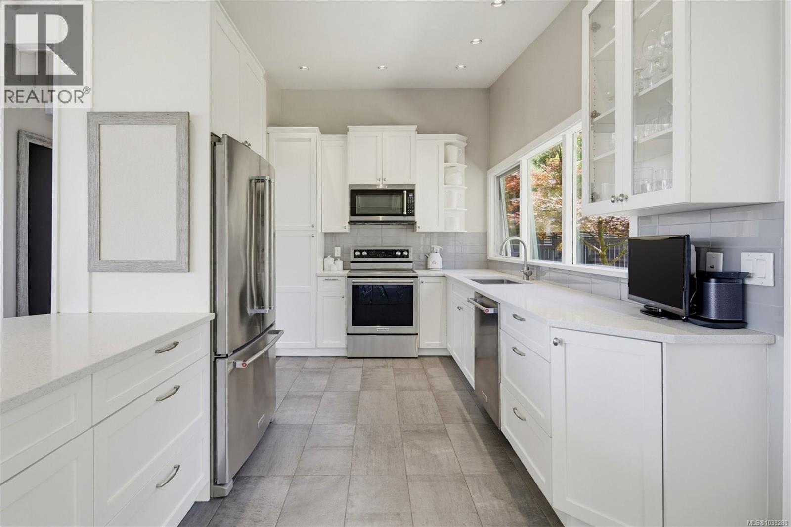5266 Parker Ave, Saanich, British Columbia  V8Y 2M9 - Photo 13 - 1038288