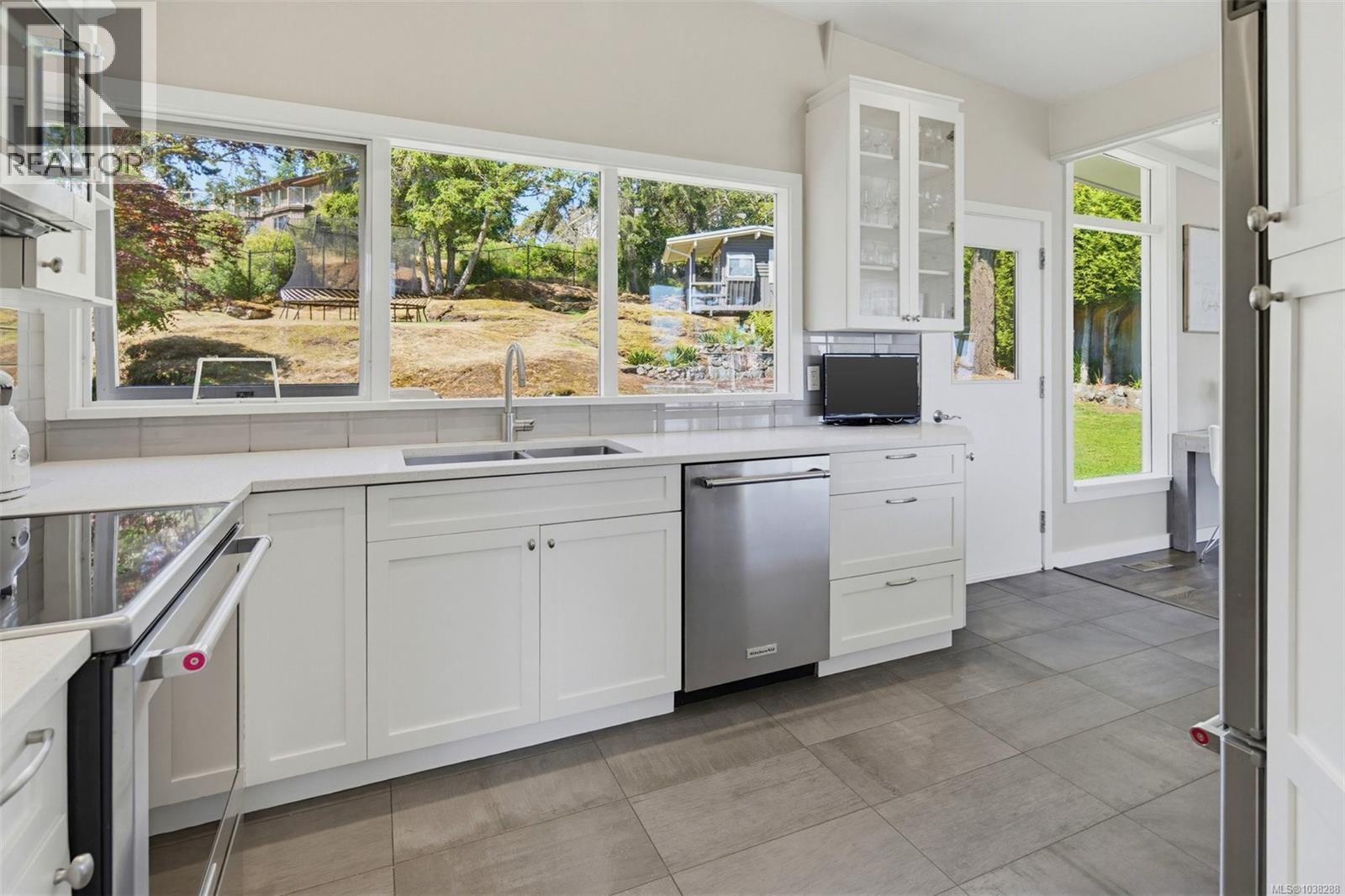 5266 Parker Ave, Saanich, British Columbia  V8Y 2M9 - Photo 14 - 1038288