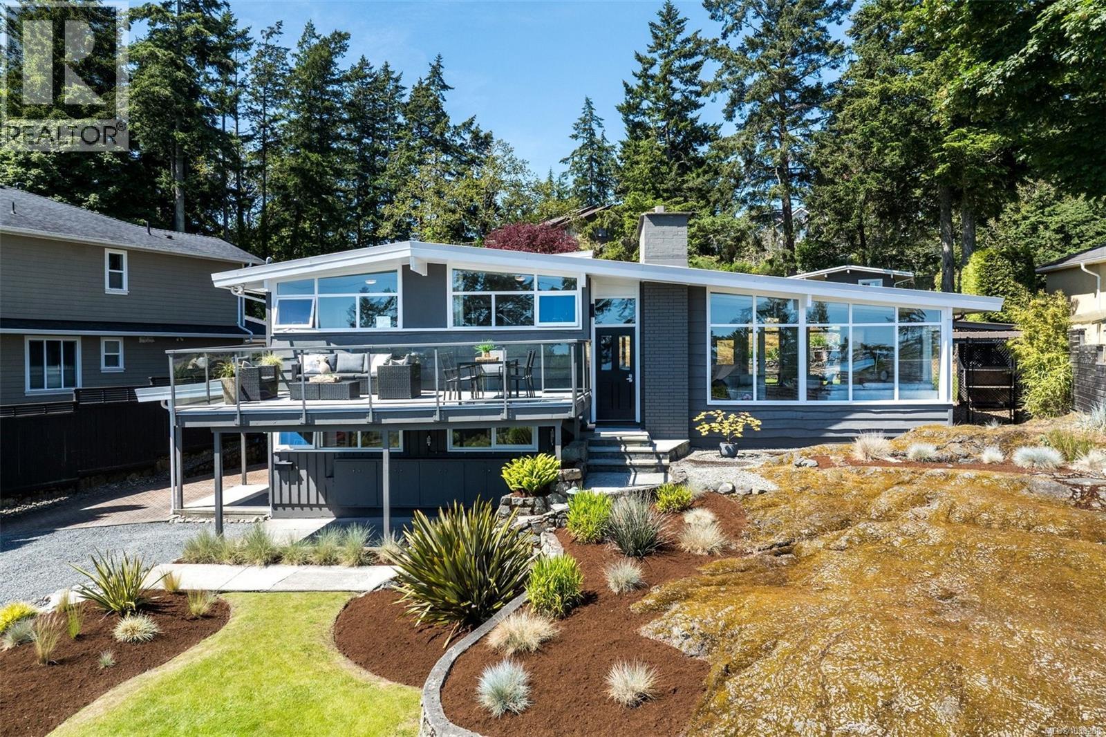5266 Parker Ave, Saanich, British Columbia  V8Y 2M9 - Photo 3 - 1038288