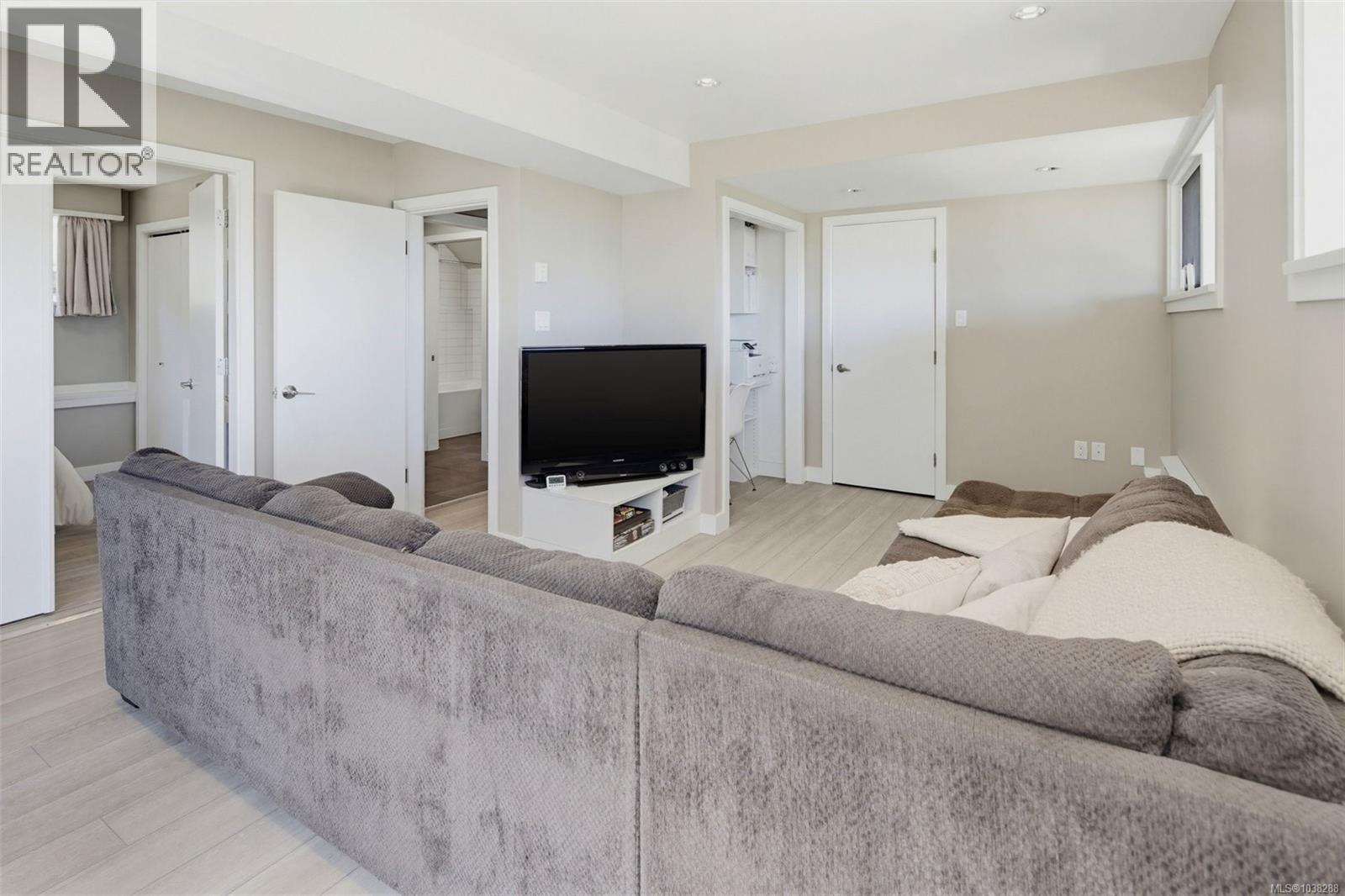 5266 Parker Ave, Saanich, British Columbia  V8Y 2M9 - Photo 31 - 1038288