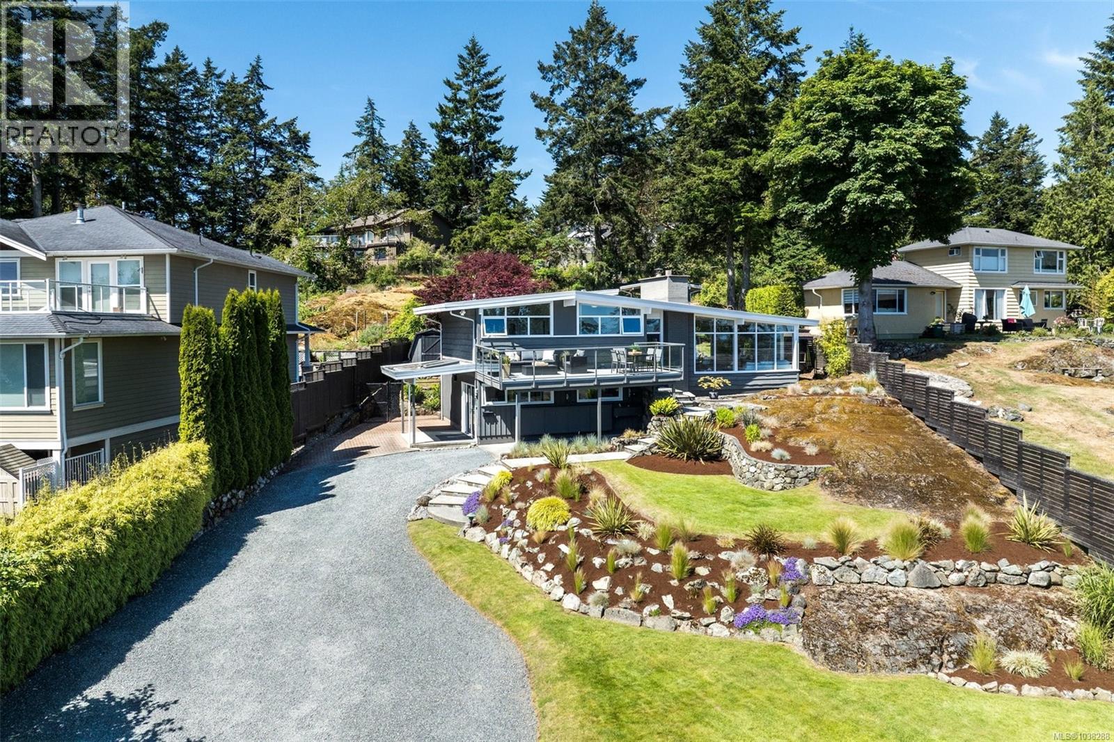5266 Parker Ave, Saanich, British Columbia  V8Y 2M9 - Photo 4 - 1038288