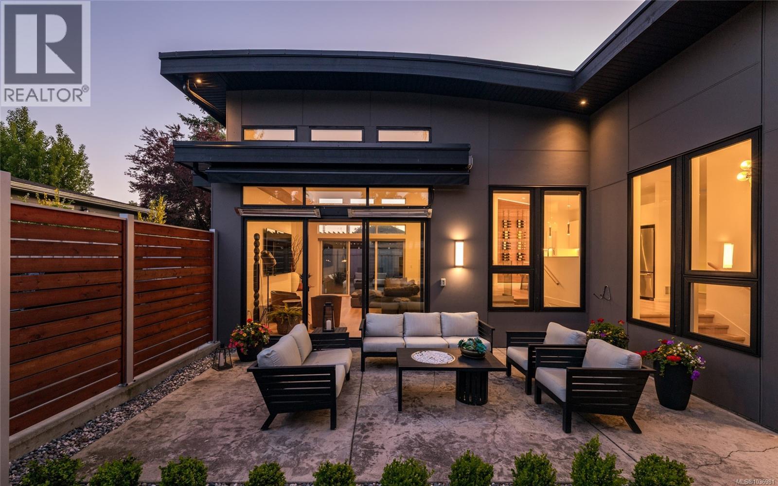 330 Irving Rd, Victoria, British Columbia  V8S 4A2 - Photo 53 - 1036981