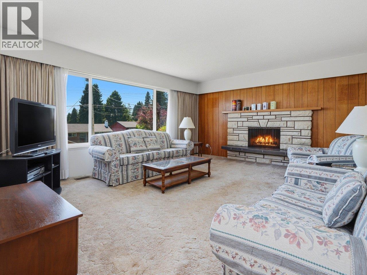 1218 Chamberlain Drive, North Vancouver, British Columbia  V7K 1P3 - Photo 2 - R3129777