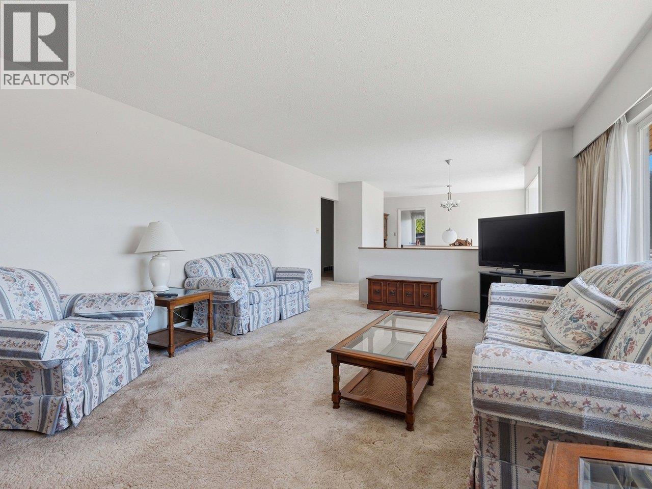 1218 Chamberlain Drive, North Vancouver, British Columbia  V7K 1P3 - Photo 4 - R3129777