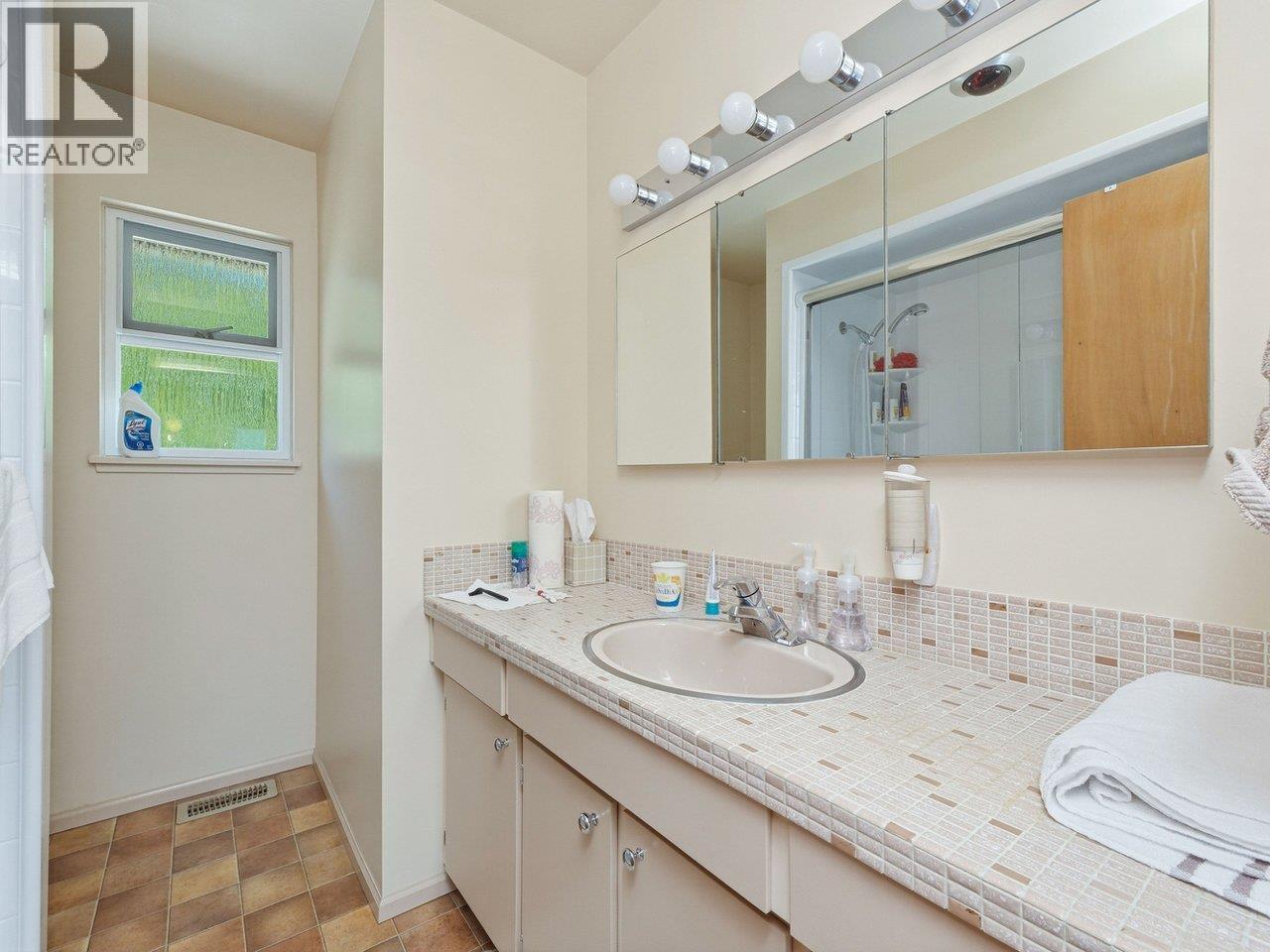 1218 Chamberlain Drive, North Vancouver, British Columbia  V7K 1P3 - Photo 13 - R3129777