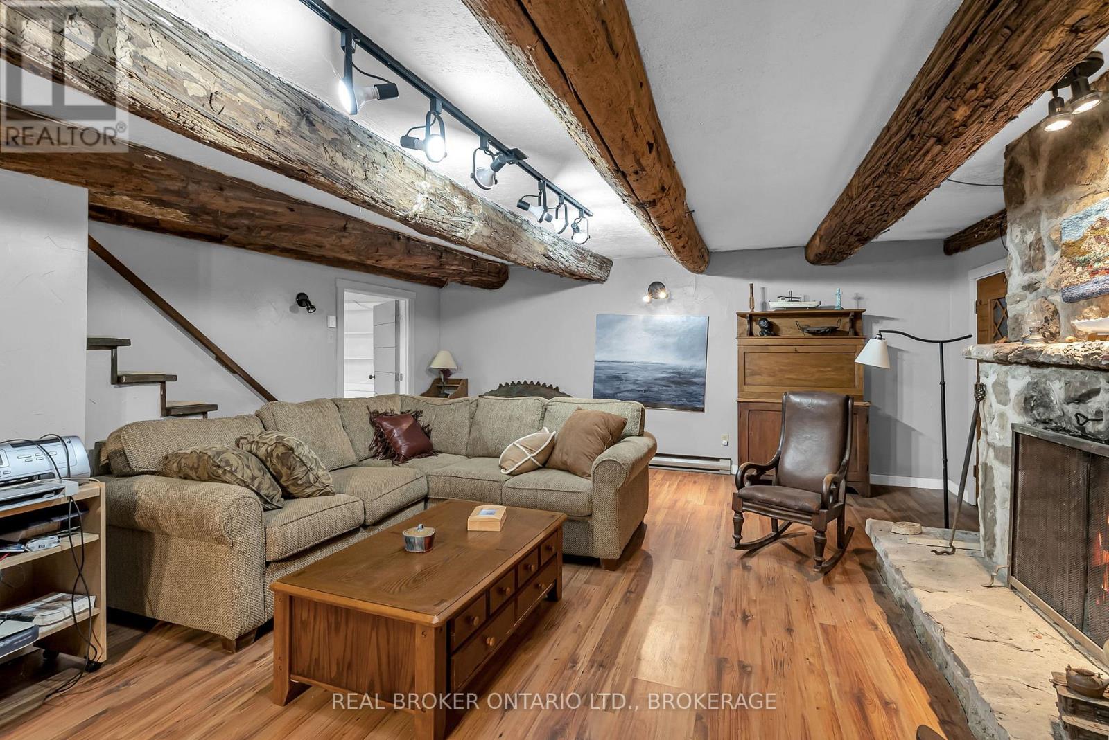 20824 South Service Road, South Glengarry, Ontario  K0C 1N0 - Photo 29 - X12250510