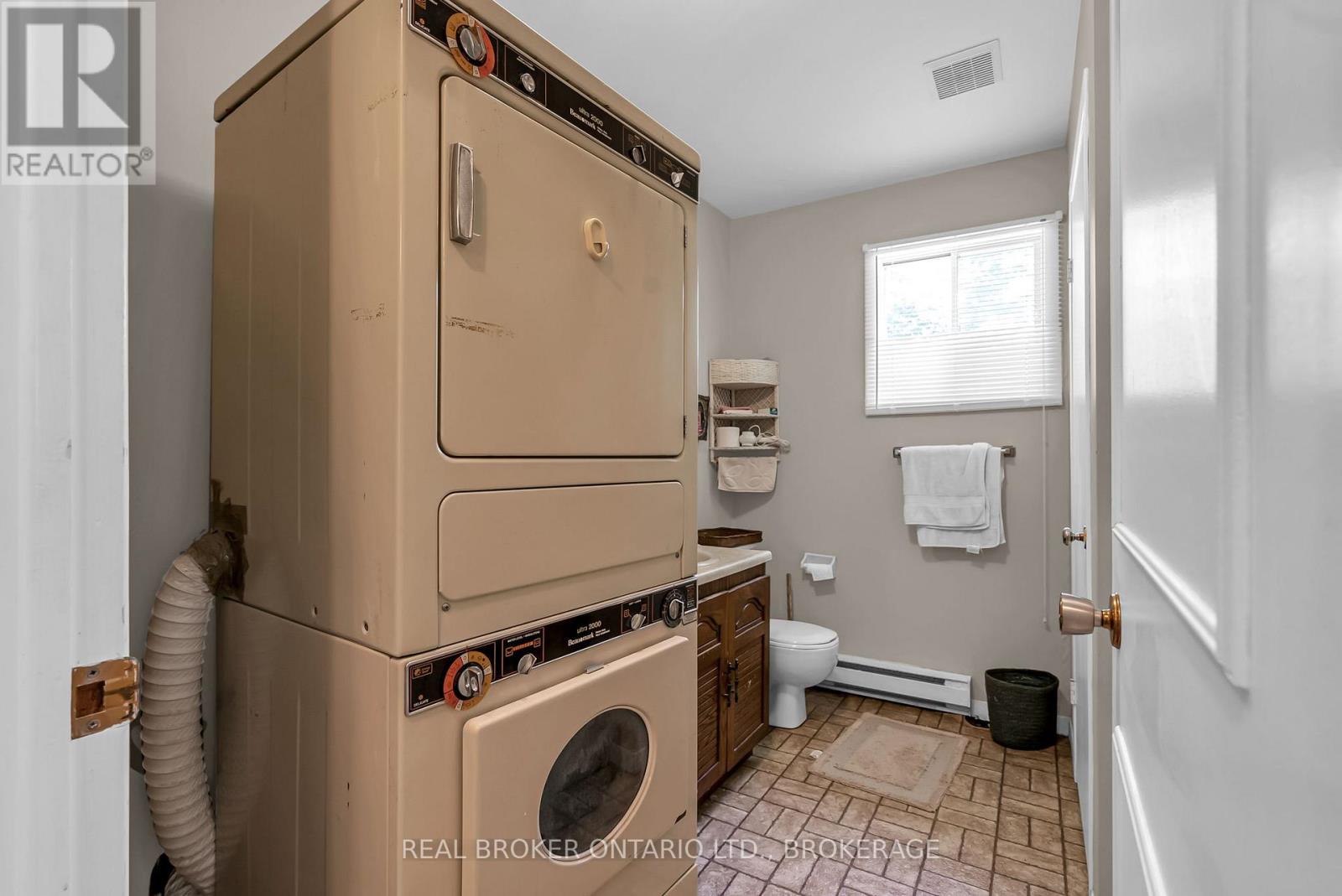 20824 South Service Road, South Glengarry, Ontario  K0C 1N0 - Photo 39 - X12250510