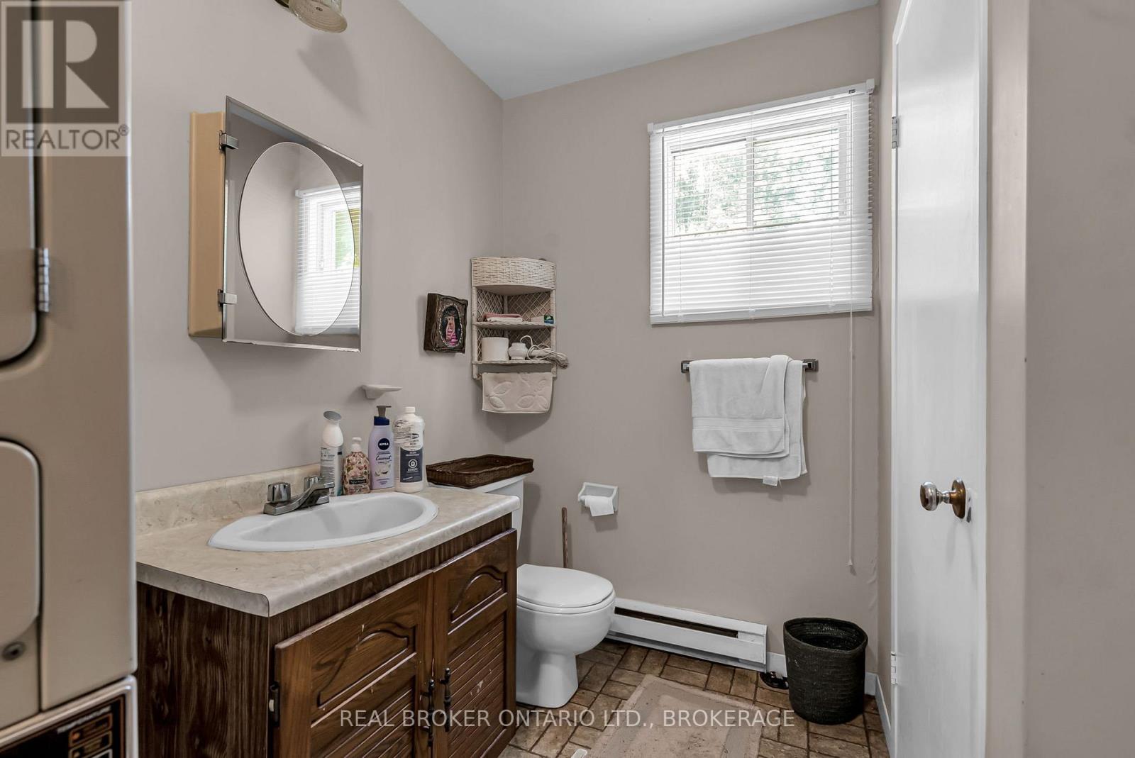 20824 South Service Road, South Glengarry, Ontario  K0C 1N0 - Photo 40 - X12250510