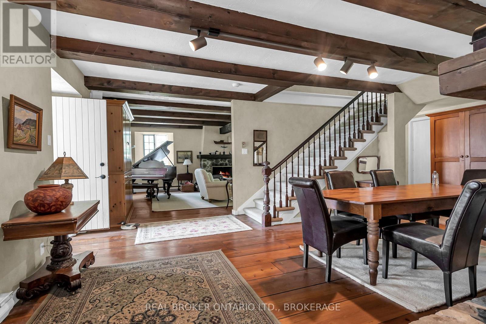 20824 South Service Road, South Glengarry, Ontario  K0C 1N0 - Photo 5 - X12250510