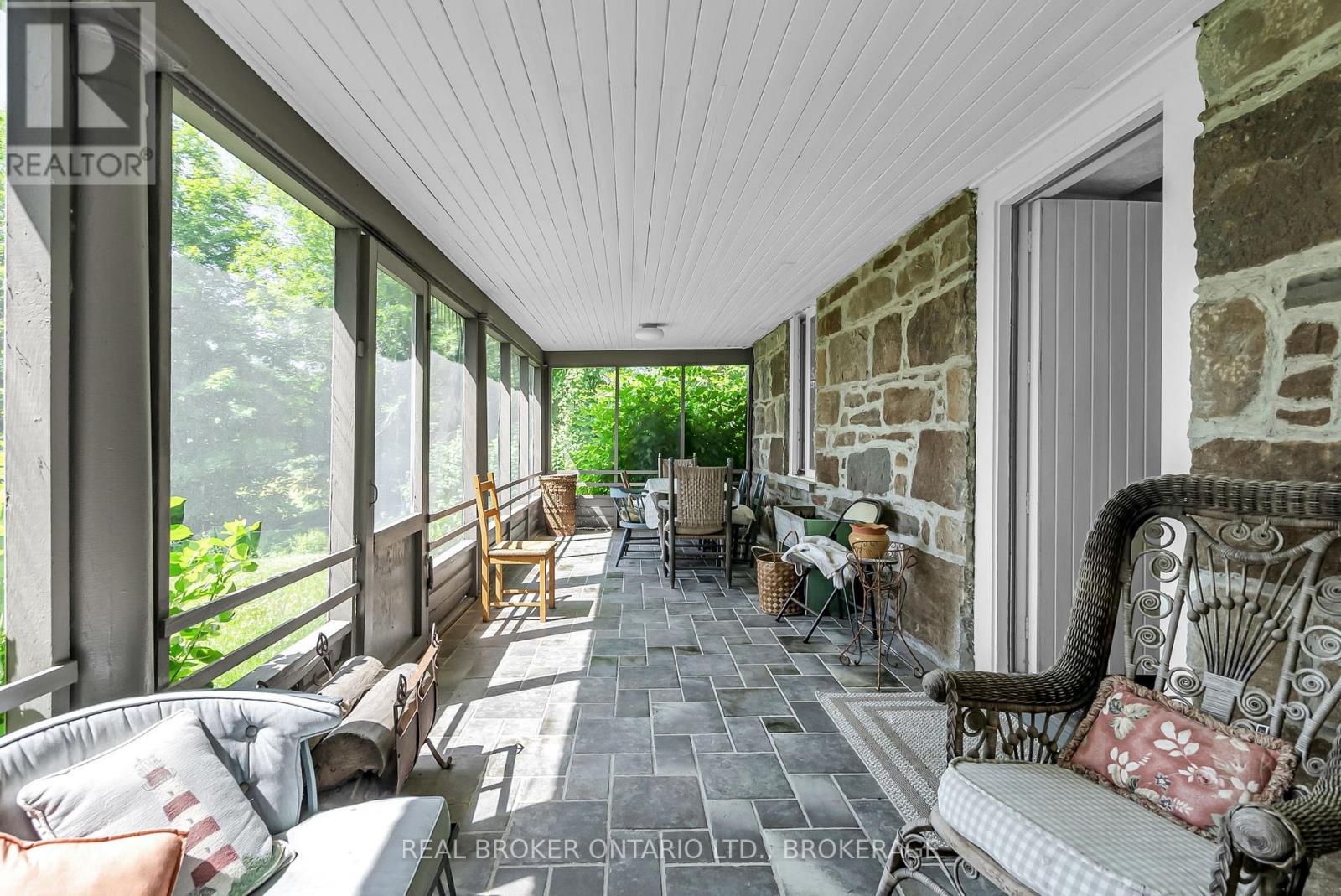 20824 South Service Road, South Glengarry, Ontario  K0C 1N0 - Photo 9 - X12250510