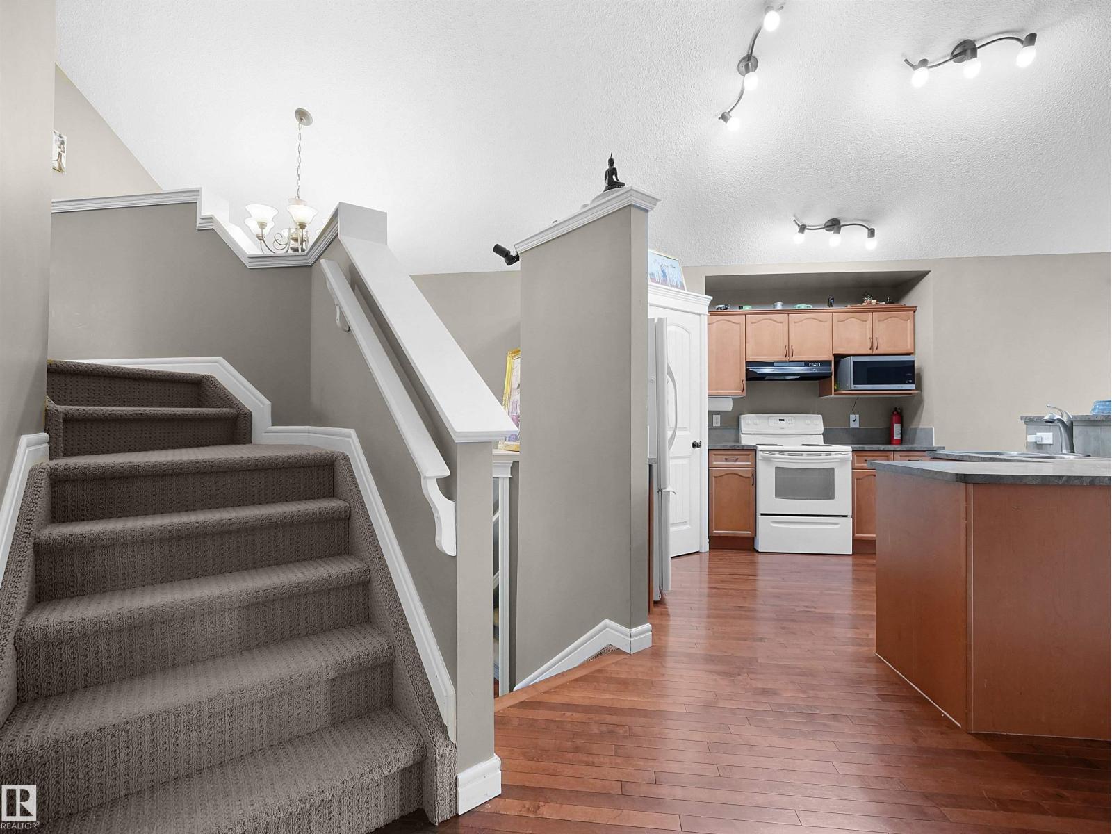 4021 158 Av NW NW, Edmonton, Alberta  T5Y 0A3 - Photo 6 - E4490853