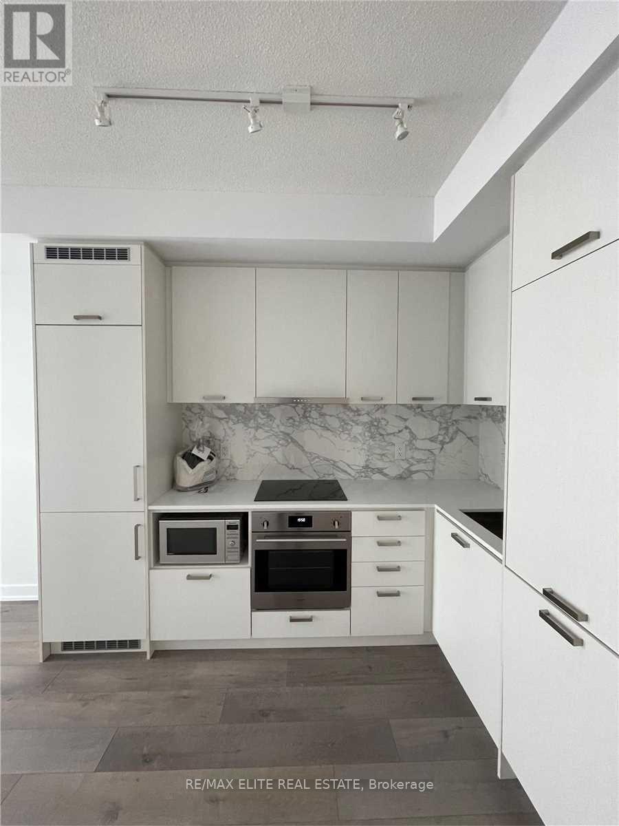 817 - 38 Honeycrisp Crescent, Vaughan, Ontario  L4K 0M8 - Photo 2 - N13216878