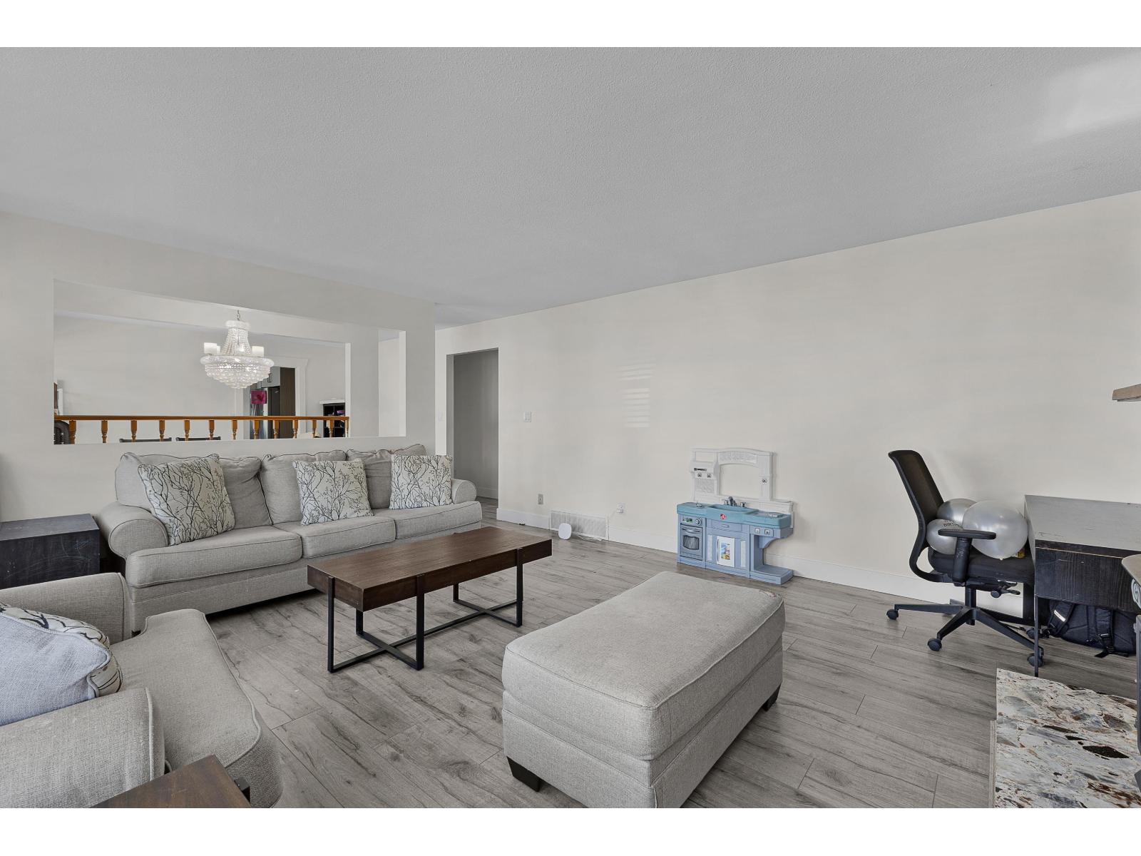 31872 Starling Avenue, Mission, British Columbia  V2V 4S6 - Photo 7 - R3128897