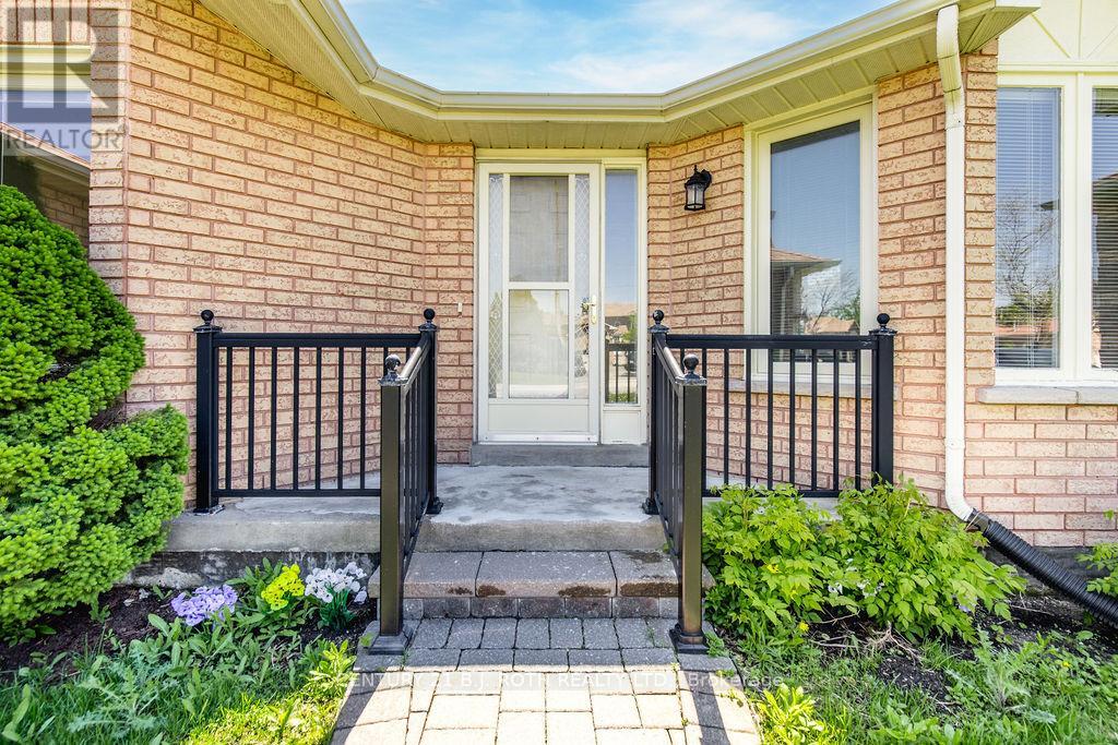 153 Livingstone Street W, Barrie, Ontario  L4N 7J7 - Photo 3 - S13216308