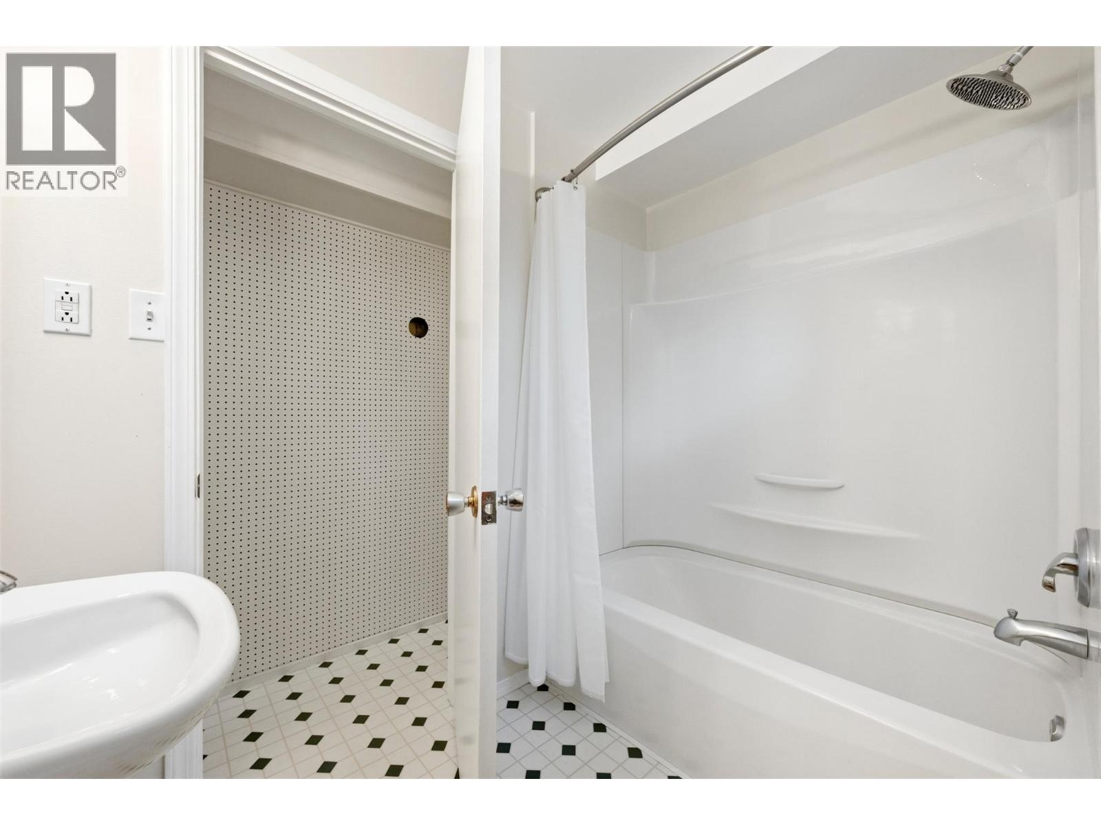 148 Woodlands Place, Penticton, British Columbia  V2A 3B3 - Photo 35 - 10389496