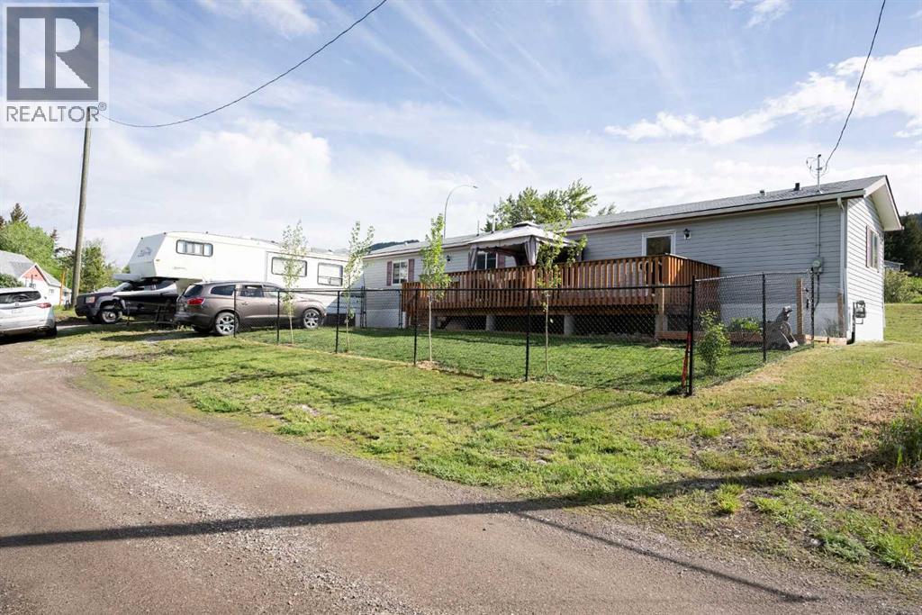 22408 27 Avenue, Bellevue, Alberta T0K 0C0 - Photo 1 - A2316255