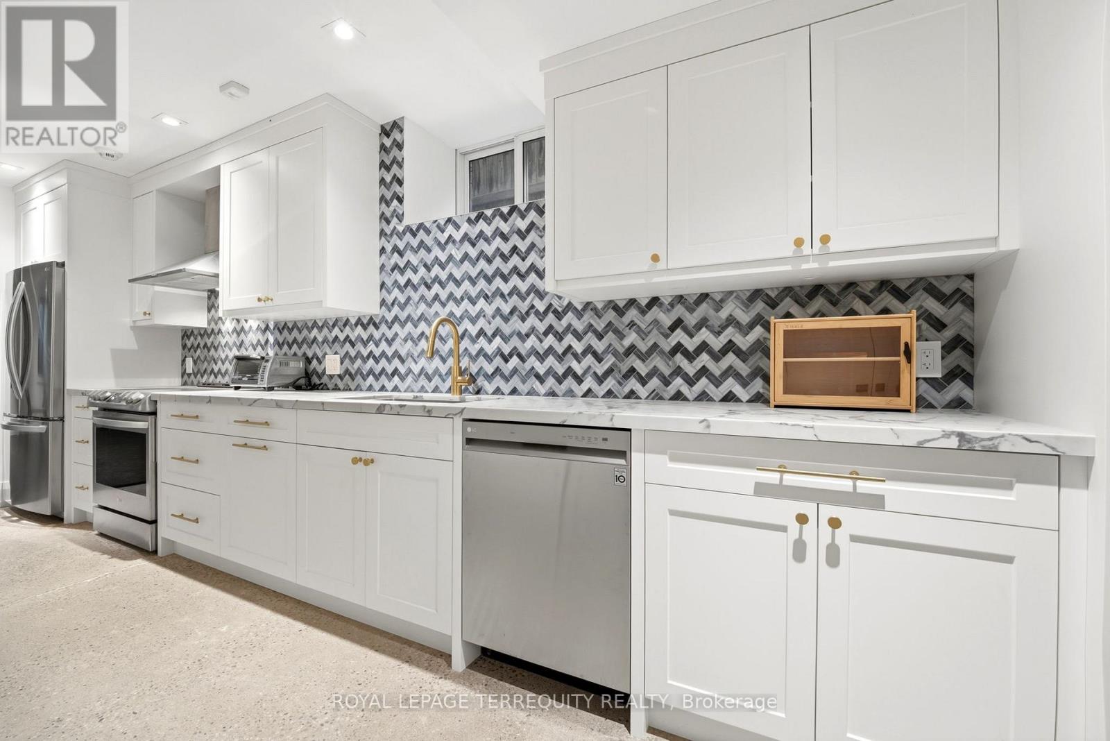 100 Admiral Road, Toronto, Ontario  M5R 2L6 - Photo 12 - C13216968
