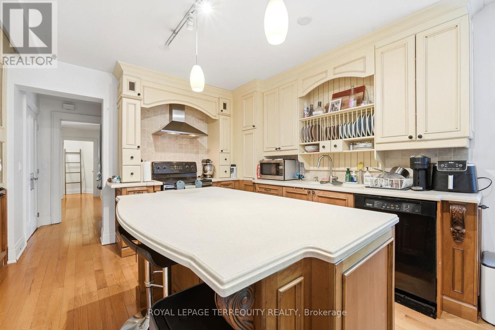 100 Admiral Road, Toronto, Ontario  M5R 2L6 - Photo 26 - C13216968