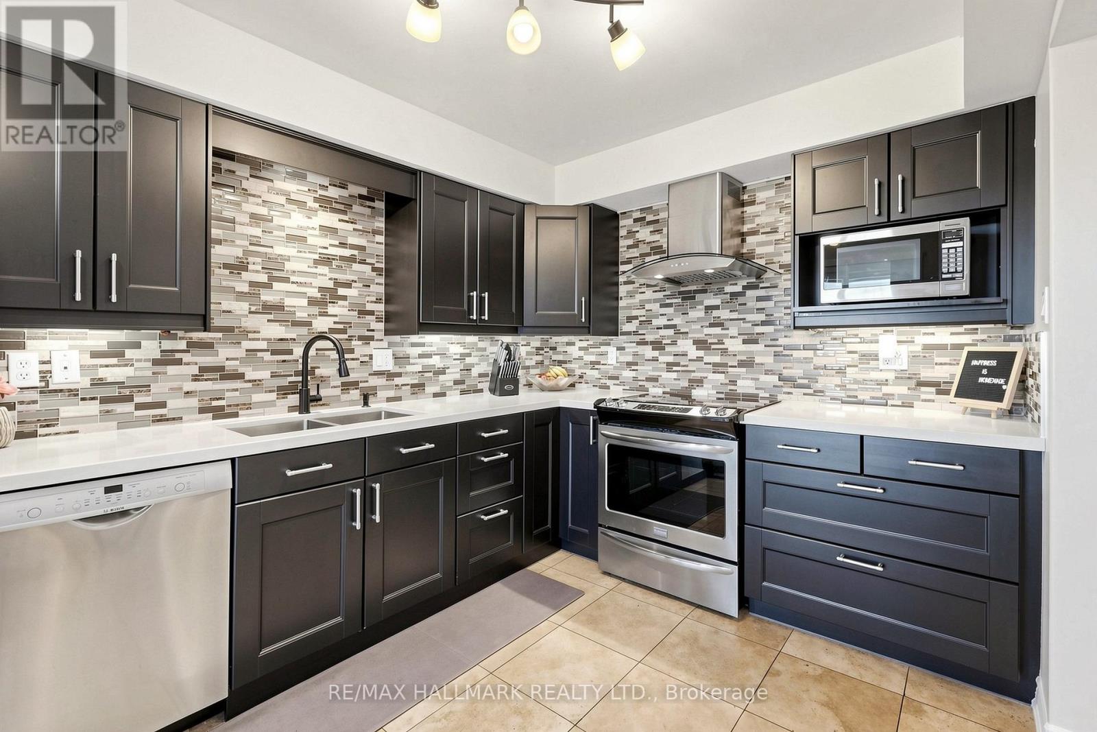 23 Natale Court, Bradford West Gwillimbury, Ontario  L3Z 3B1 - Photo 10 - N13216920