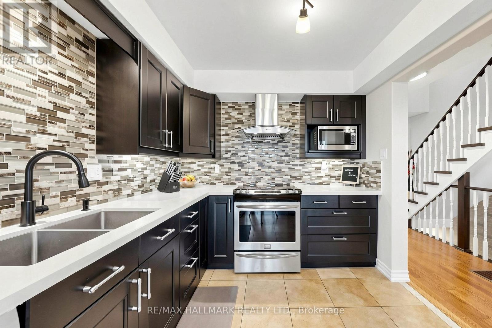 23 Natale Court, Bradford West Gwillimbury, Ontario  L3Z 3B1 - Photo 12 - N13216920