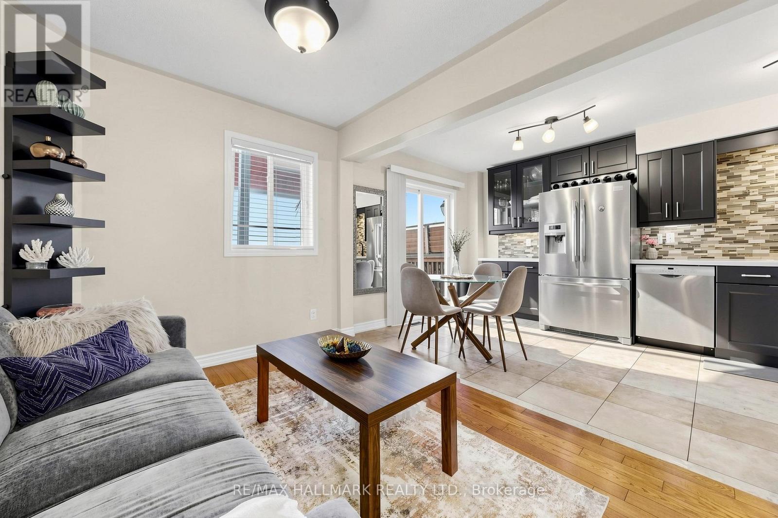 23 Natale Court, Bradford West Gwillimbury, Ontario  L3Z 3B1 - Photo 4 - N13216920