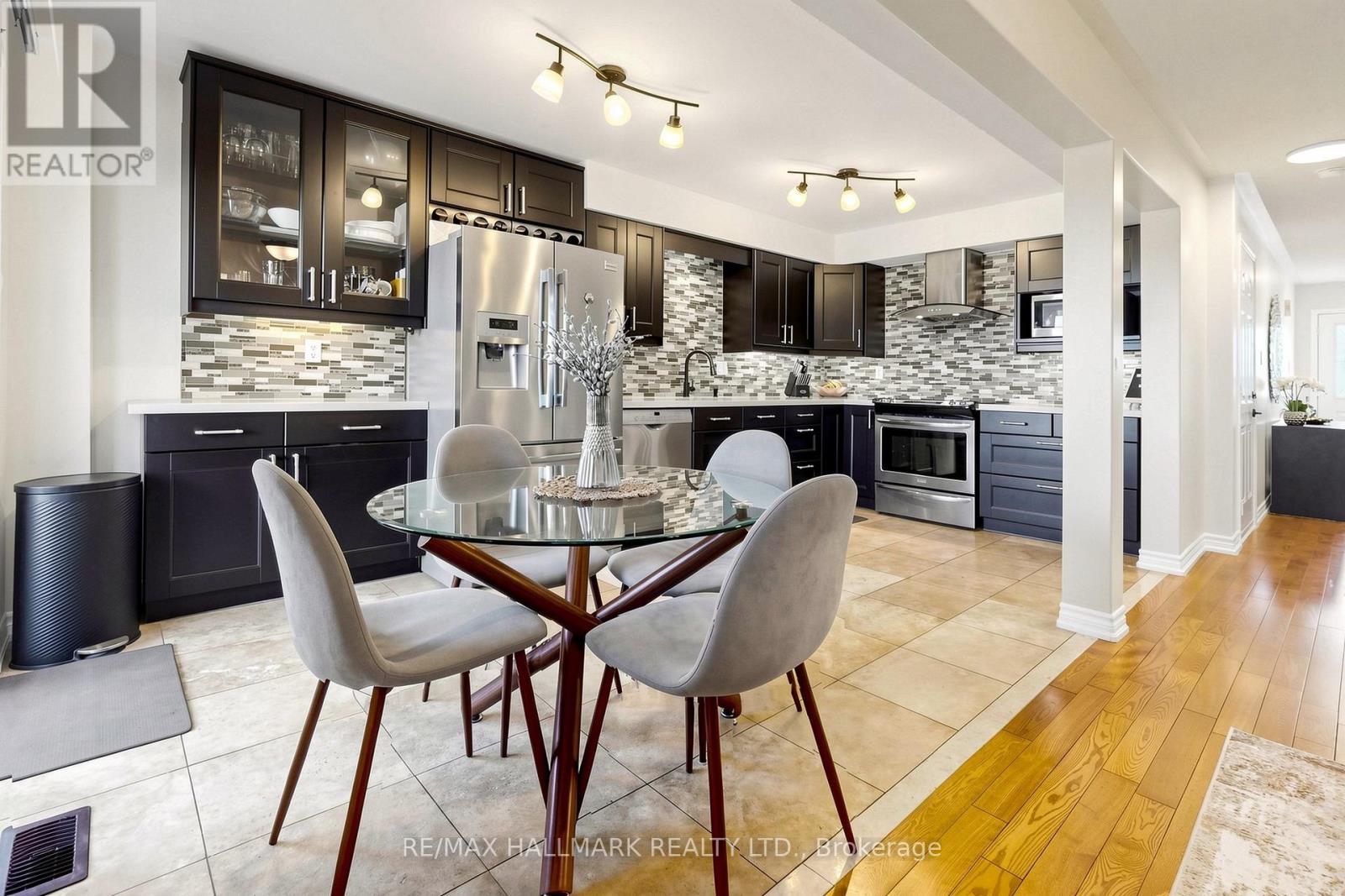 23 Natale Court, Bradford West Gwillimbury, Ontario  L3Z 3B1 - Photo 7 - N13216920
