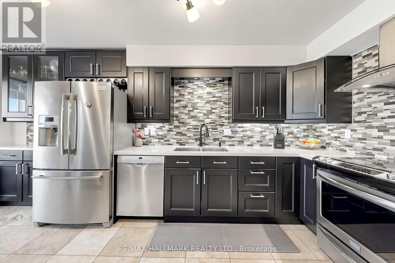 23 Natale Court, Bradford West Gwillimbury, Ontario  L3Z 3B1 - Photo 9 - N13216920