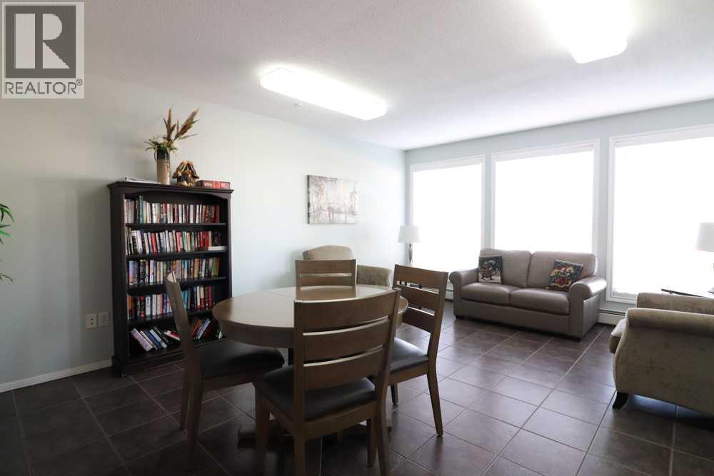 105, 1648 Saamis Drive NW, Medicine Hat, Alberta T1B 4X1 - Photo 4 - A2308582
