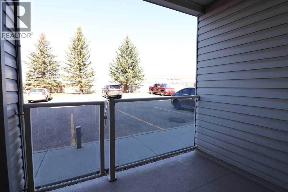 105, 1648 Saamis Drive NW, Medicine Hat, Alberta T1B 4X1 - Photo 10 - A2308582