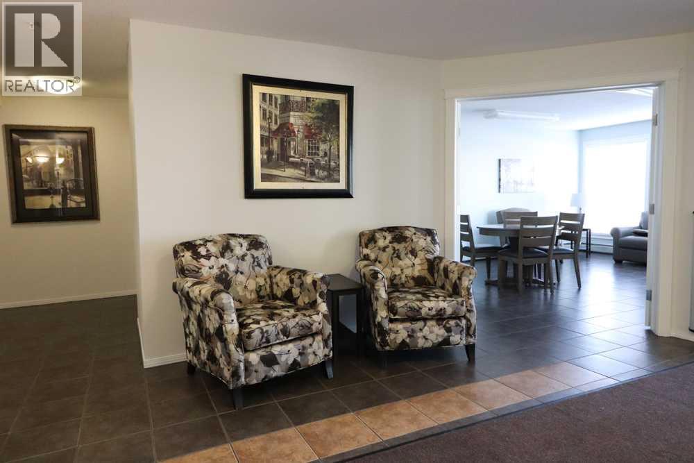 105, 1648 Saamis Drive NW, Medicine Hat, Alberta T1B 4X1 - Photo 3 - A2308582