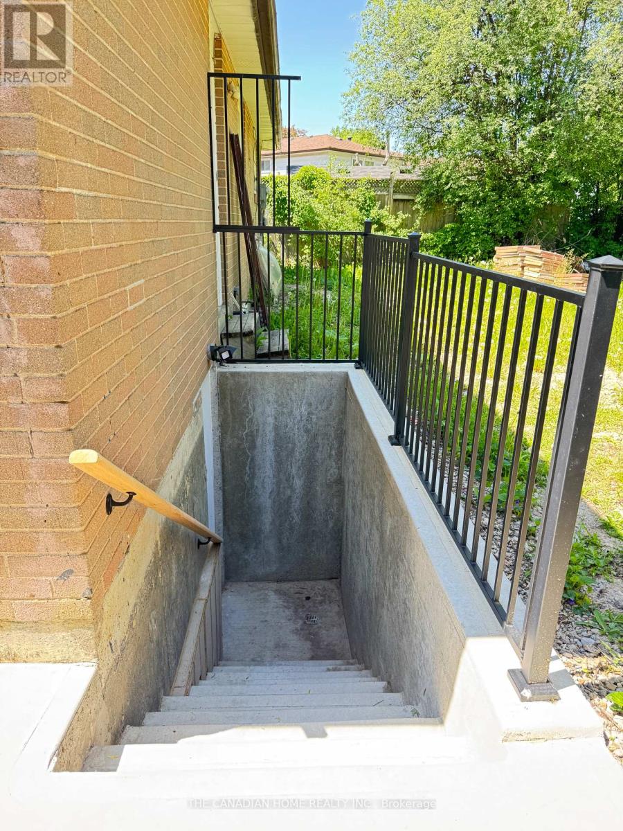 26 Dunblaine (Basement) Crescent, Brampton, Ontario  L6T 3H2 - Photo 2 - W13213508