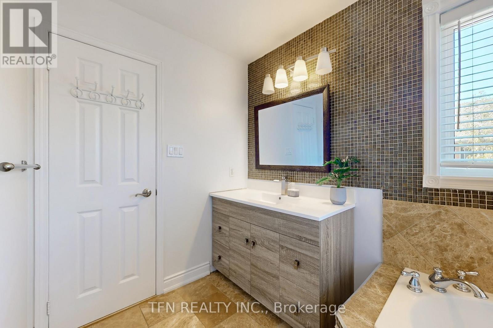 24 Lucerne Drive, Vaughan, Ontario  L4H 2Y2 - Photo 13 - N13057134