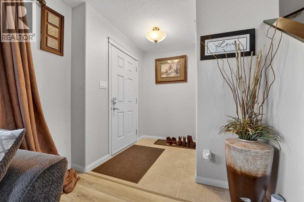 786 Silkstone Close W, Lethbridge, Alberta  T1J 5C7 - Photo 4 - A2315308