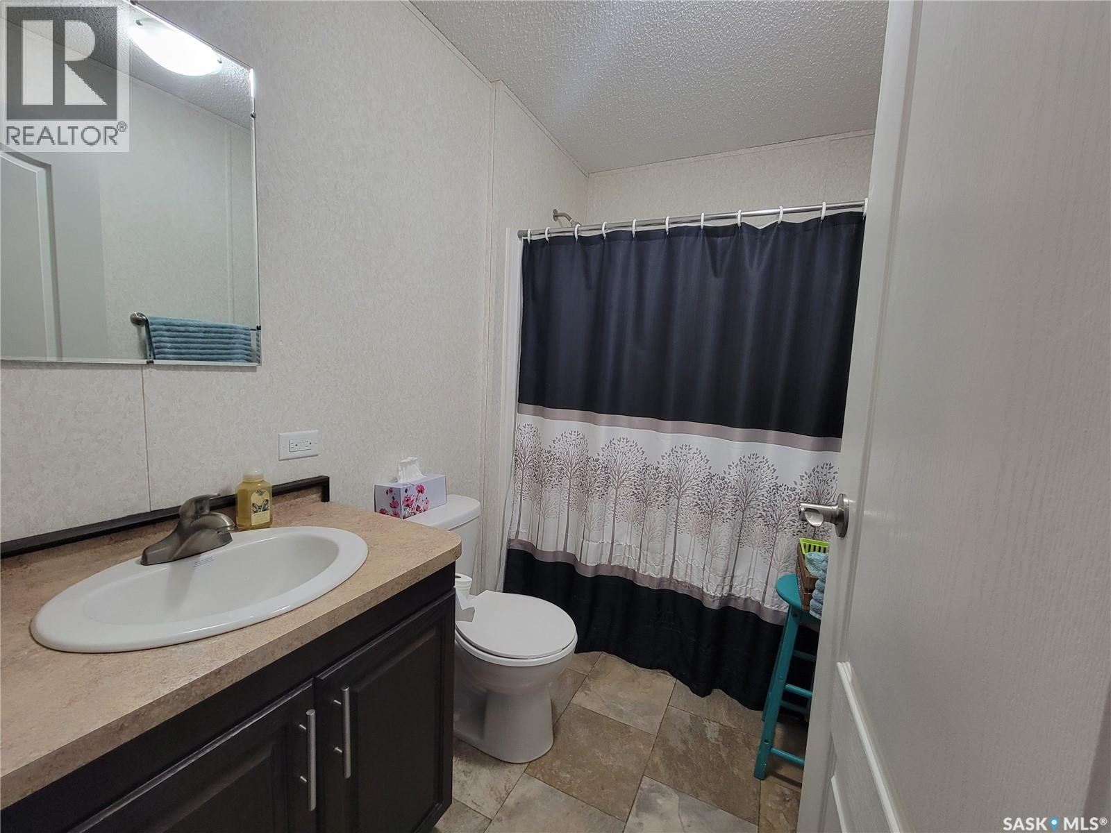 11 & 12 Mirror Place, Macklin, Saskatchewan  S0L 2C0 - Photo 13 - SK028056